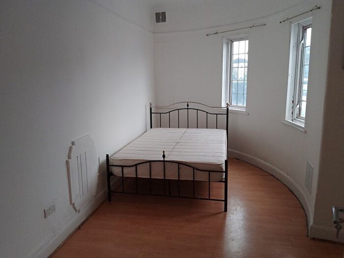 2 Bedroom Flat To Rent In Bath Road, Cranford, Hounslow, TW5