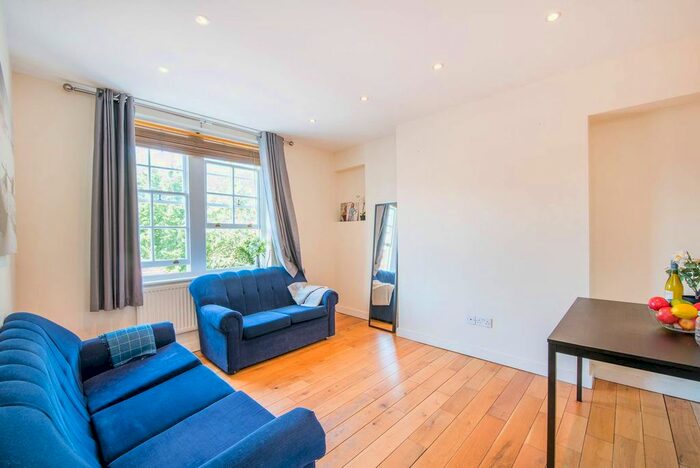 2 Bedroom Flat To Rent In Fulham Palace Road, Hammersmith, London, W6
