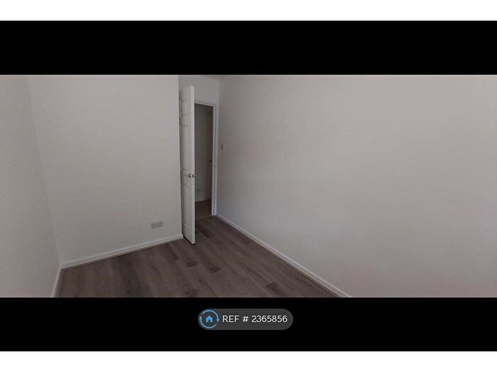 2 Bedroom Flat To Rent In Baron Court, Stevenage, SG1