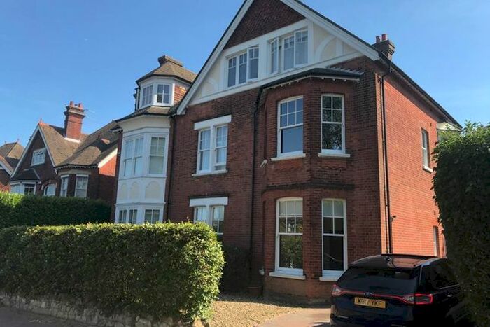 2 Bedroom Flat To Rent In Boyne Park, Tunbridge Wells, TN4