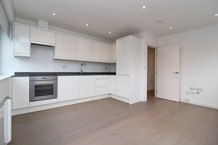 1 Bedroom Flat To Rent In Hubert Road, CM14