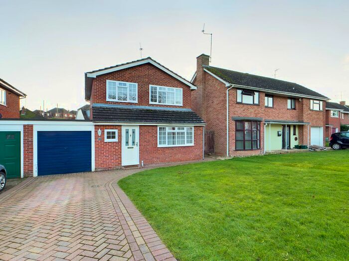 3 Bedroom Semi-Detached House To Rent In Kestrel Road, Kempshott, Basingstoke, RG22