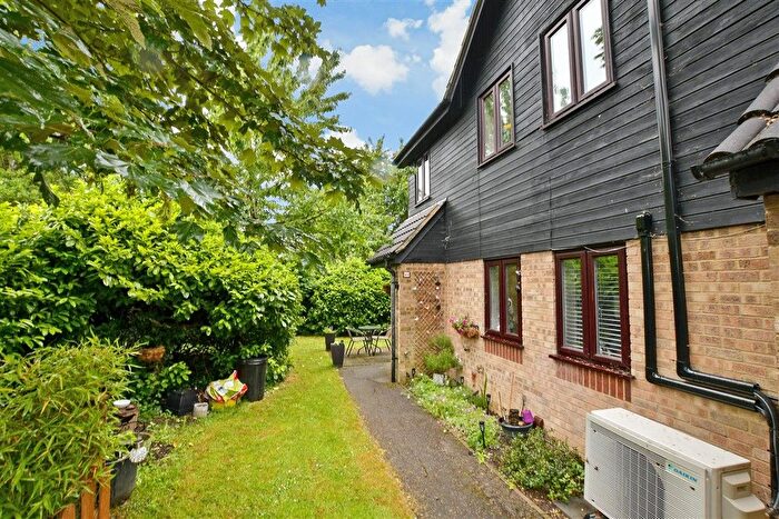 1 Bedroom End Of Terrace House For Sale In Copperfields, Laindon, Basildon, Essex, SS15