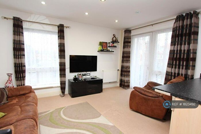 2 Bedroom Flat To Rent In Drinkwater Road, Harrow, HA2