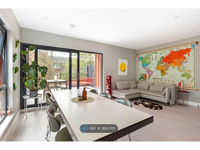 2 Bedroom Flat To Rent In Rushden Close, London, SE19