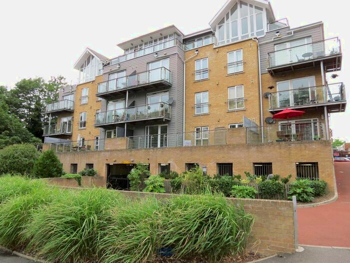 2 Bedroom Flat To Rent In Victoria Court, Chiswick, TW8