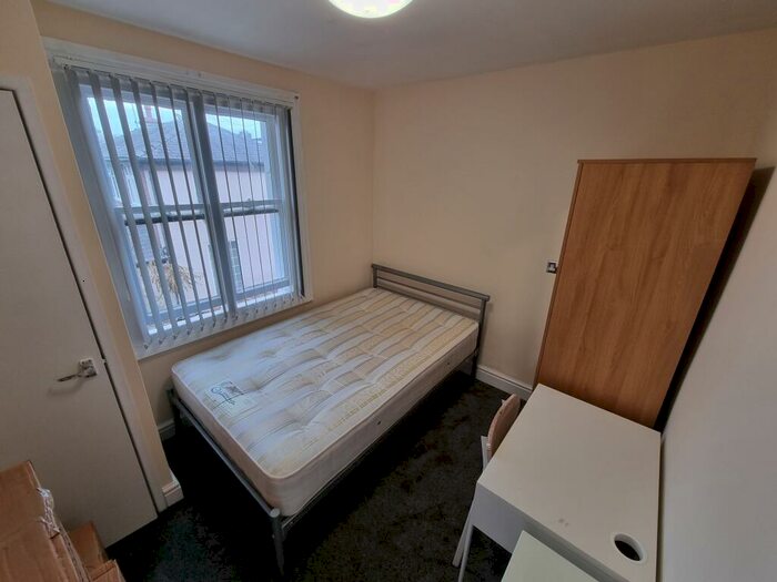 1 Bedroom Flat To Rent In Flat, Clarendon Square, Leamington Spa, CV32