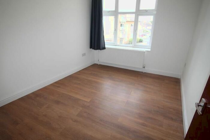 1 Bedroom Flat To Rent In Station Lane, Hornchurch, RM12