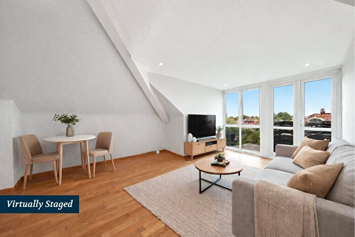 1 Bedroom Flat For Sale In Manstone Road, Cricklewood, NW2