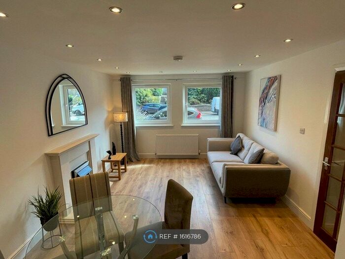 2 Bedroom Flat To Rent In Craighouse Gardens, Edinburgh, EH10