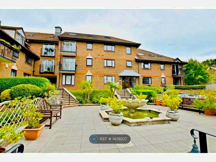 2 Bedroom Flat To Rent In French Apartments, Purley, CR8