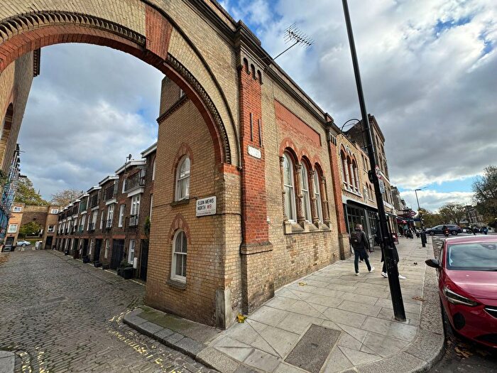 3 Bedroom Mews To Rent In Elgin Mews North, London, W9