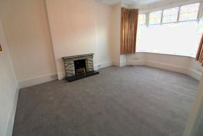 2 Bedroom Flat To Rent In Oakfield Road, London, N14