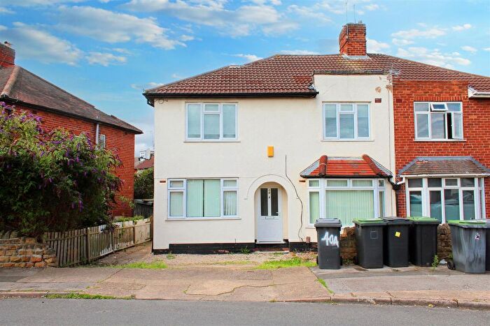 2 Bedroom Flat To Rent In Lilac Crescent, Beeston, Nottingham, NG9