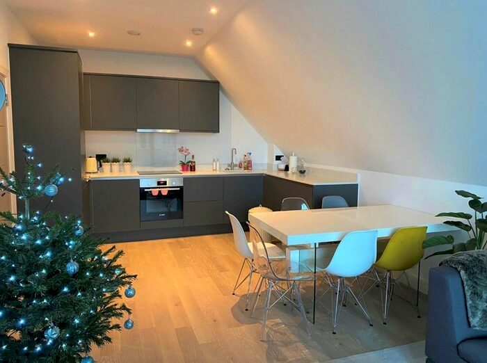 1 Bedroom Property To Rent In Putney Bridge Road, London, SW18