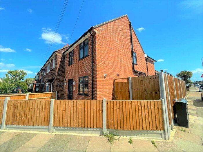 3 Bedroom Terraced House To Rent In Cherry Tree Lane, Rainham, RM13