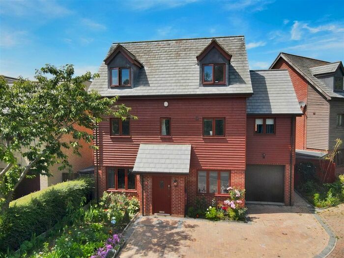 5 Bedroom Detached House To Rent In Bewdley Grove, Broughton, Milton Keynes, MK10