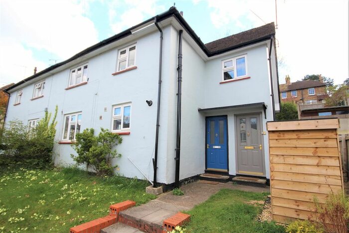 1 Bedroom Flat To Rent In Cline Road, Guildford, GU1