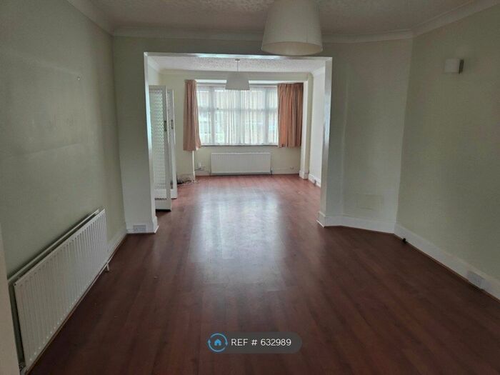 3 Bedroom Semi-Detached House To Rent In Manton Road, London, SE2