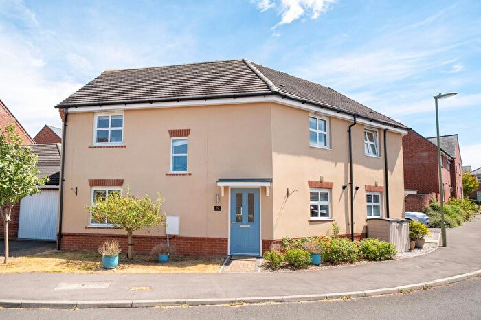 3 Bedroom Semi-Detached House For Sale In Fleece Close, Andover, SP11
