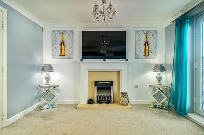 5 Bedroom Town House For Sale In Meadow Croft, Drighlington, BD11