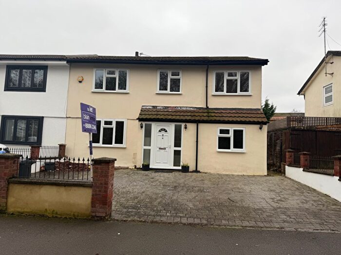 5 Bedroom Semi-Detached House To Rent In Glenbrook South, Enfield, EN2