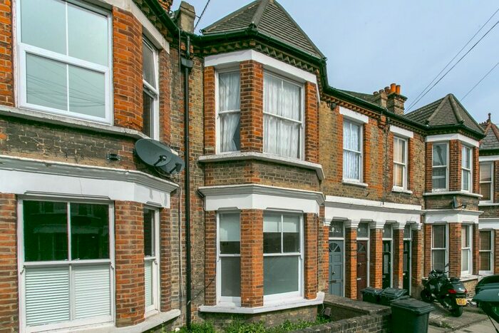 2 Bedroom Flat To Rent In Venn Street, Clapham, SW4