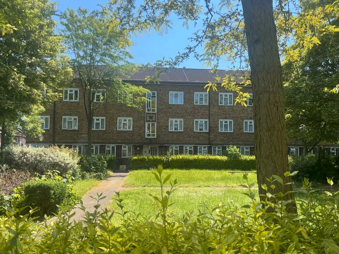 3 Bedroom Flat To Rent In Vincent Square, N22