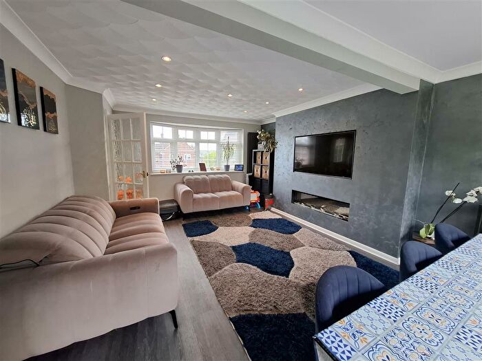 3 Bedroom House To Rent In Barnfield, Hemel Hempstead, HP3