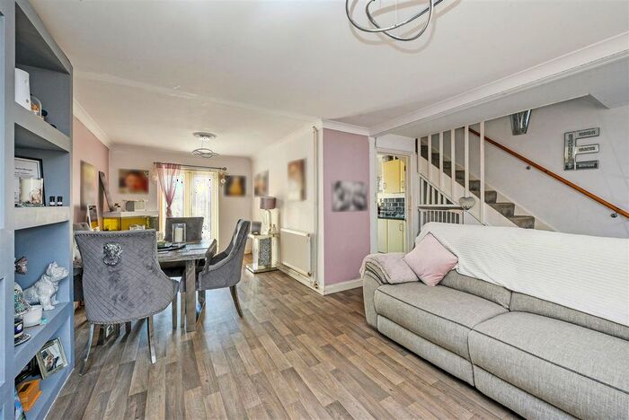 3 Bedroom Terraced House For Sale In Flexford Gardens, Havant, PO9