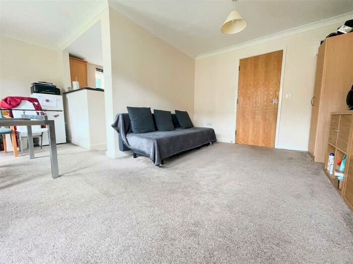 2 Bedroom Apartment To Rent In Southwell Close, Chafford Hundred, Grays, RM16