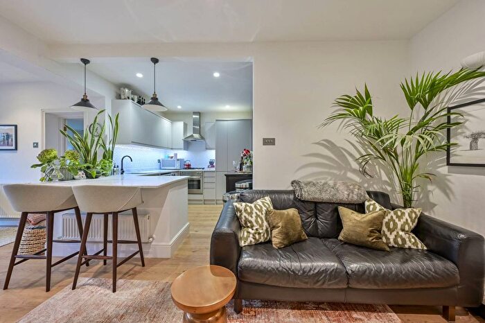 2 Bedroom Flat For Sale In Delamere Road, Wimbledon, London, SW20