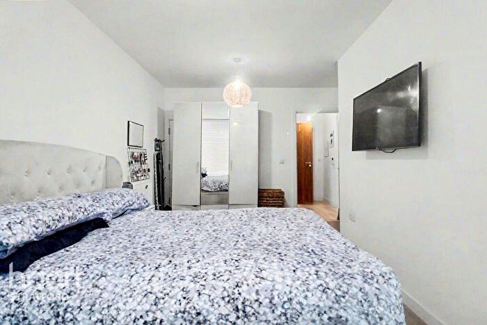 2 Bedroom Apartment For Sale In Jupp Road West, Stratford, E15