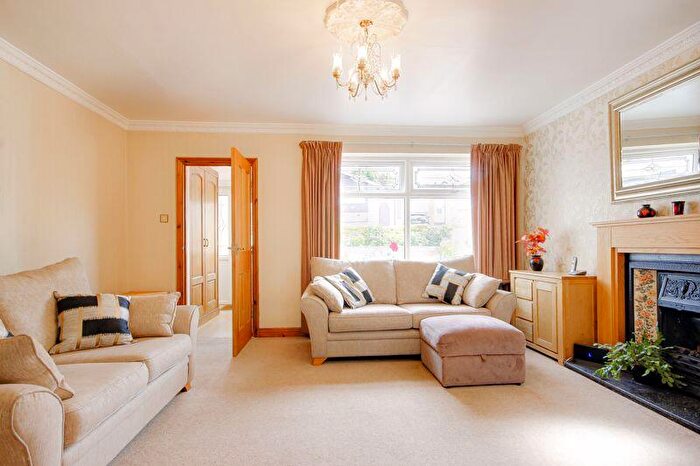 4 Bedroom Detached House For Sale In Highland Road, Waltham Abbey, EN9