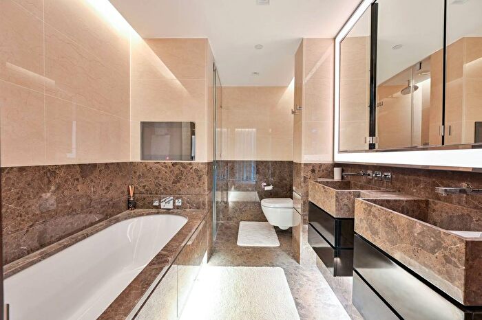 3 Bedroom Flat To Rent In The Corniche, Albert Embankment, London, SE1