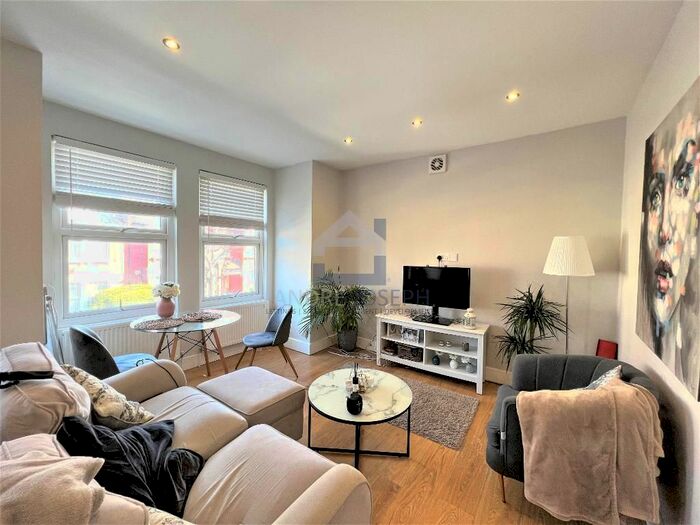 1 Bedroom Flat To Rent In Pretoria Road, Furzedown, SW16
