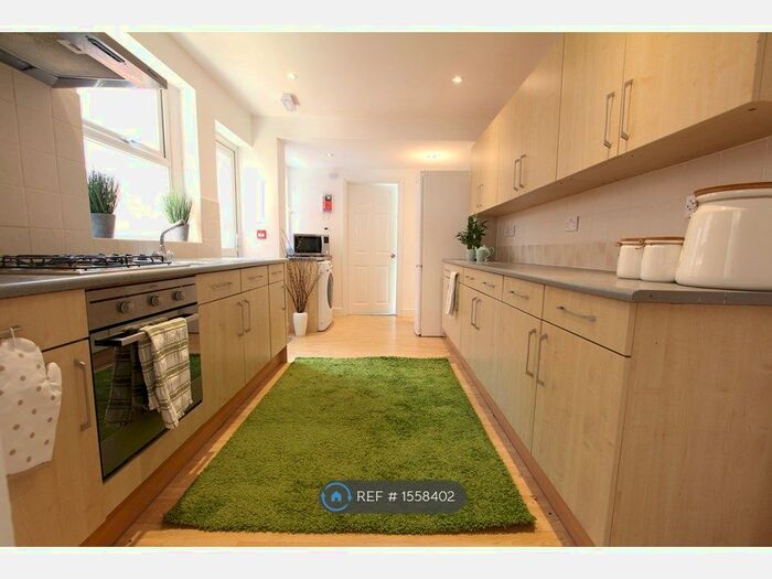 6 Bedroom Terraced House To Rent In St. Edwards Road, Reading, RG6