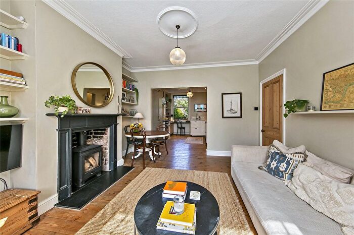 1 Bedroom Flat For Sale In Chilton Road, Kew, Surrey, TW9