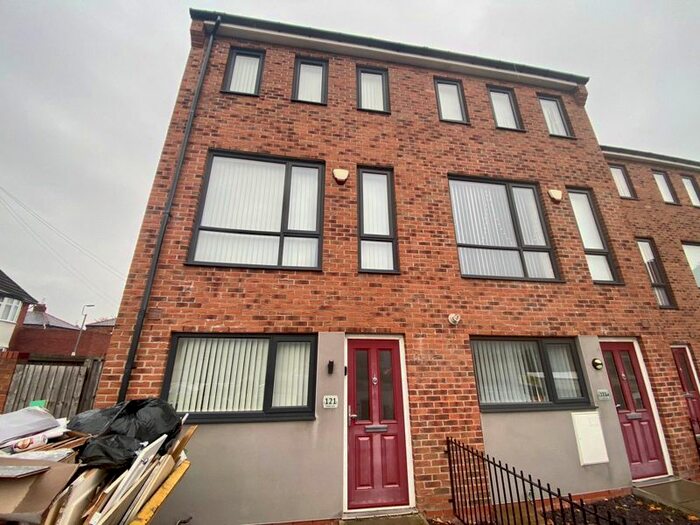 4 Bedroom Semi-Detached House To Rent In Green Lane, L13