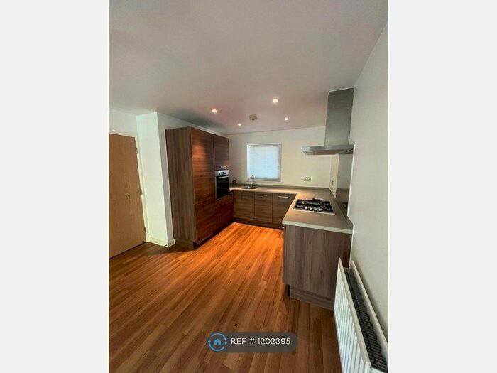 2 Bedroom Flat To Rent In Rollason Way, Brentwood, CM14