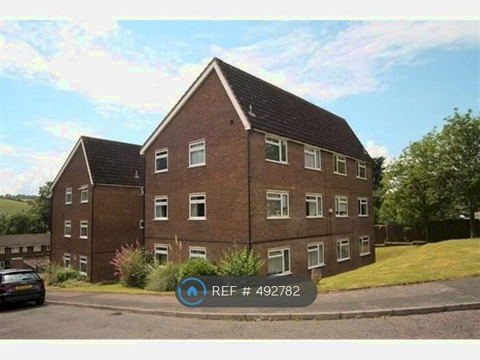 2 Bedroom Flat To Rent In Brambleside, High Wycombe HP11