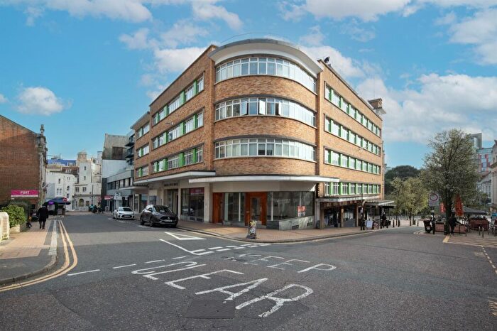 2 Bedroom Flat For Sale In Post Office Road, Bournemouth, BH1