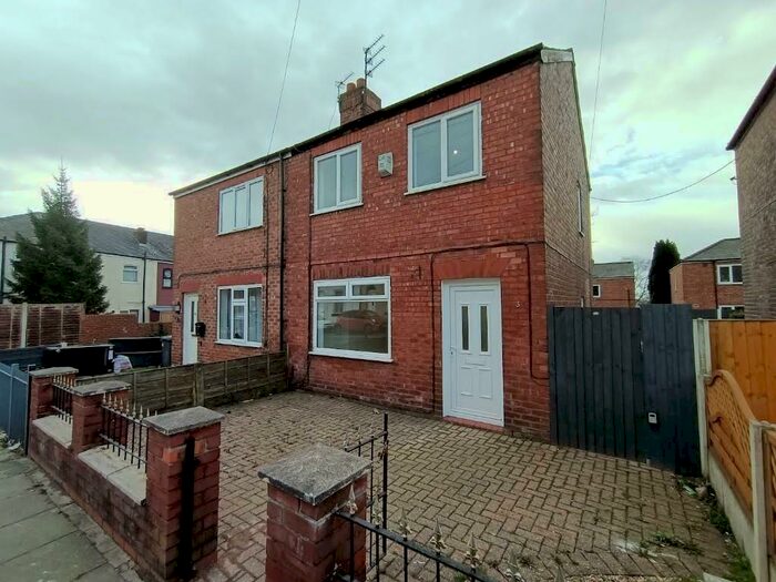 3 Bedroom Semi-Detached House To Rent In Brindley Street, Swinton, Manchester, M27