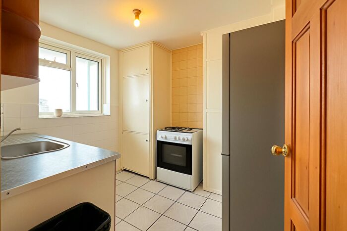5 Bedroom Flat To Rent In Bruce Road, London, E3
