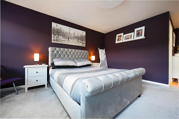 2 Bedroom Flat For Sale In Harbourside, Inverkip, PA16