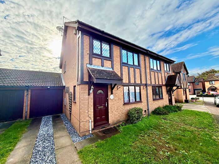 3 Bedroom Semi-Detached House To Rent In Curlew Close, Lakenheath, IP27