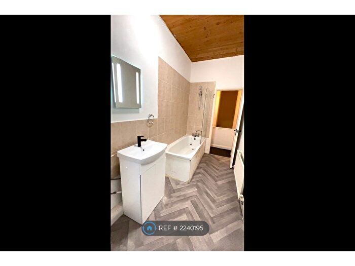 3 Bedroom End Of Terrace House To Rent In David Street, Stacksteads, OL13