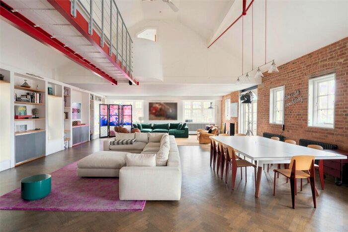 3 Bedroom Penthouse To Rent In Battersea High Street, London, SW11