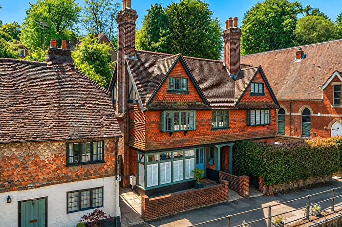 2 Bedroom Flat For Sale In Lower Street, Haslemere, GU27
