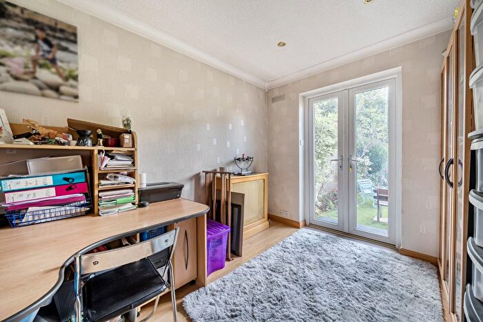 3 Bedroom Chalet For Sale In Lent Rise Road, Taplow, Buckinghamshire, SL6